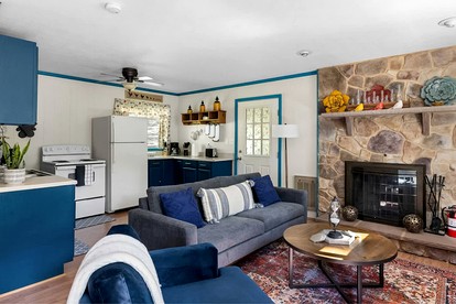 Secluded Pet Friendly Wooden Cabin in Mount Jackson, Virginia - Mount Jackson, Virginia - glamping.directory