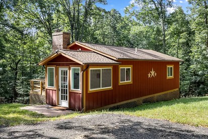 Secluded Pet Friendly Wooden Cabin in Mount Jackson, Virginia - glamping.directory