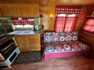 Vintage Trailer Rental with Western Flair in Joshua Tree, California - Joshua Tree, California - glamping.directory