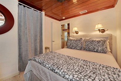Lovely Poolside Getaway with Gulf Views near Tampa, Florida - Indian Rocks Beach, Florida - glamping.directory