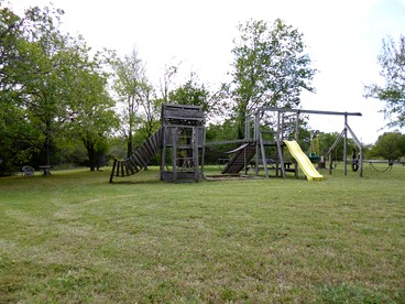 Stunning Vintage Trailer for a Glamping Getaway in Denison, Texas - Denison, Texas - glamping.directory