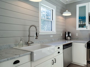 Modern Luxury Farmhouse with a Jacuzzi Tub near Woodstock, Vermont - Bridgewater, Vermont - glamping.directory
