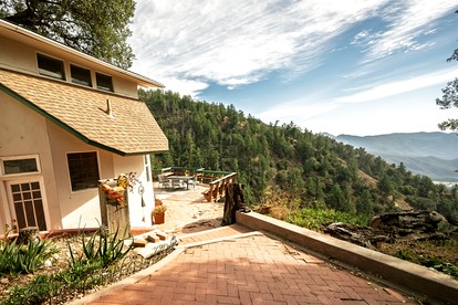 Rustic Group Bunkhouse Retreat with Yoga Deck & Mountain Views near Palomar Observatory, California - Palomar Mountain, California - glamping.directory