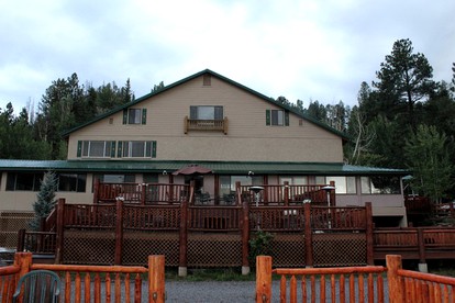 Cozy Bed and Breakfast Room for Rent in the Mountains of Greer, Arizona - Greer, Arizona - glamping.directory