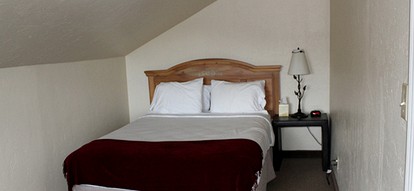 Cozy Bed and Breakfast Room for Rent in the Mountains of Greer, Arizona - Greer, Arizona - glamping.directory