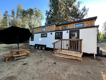 Bright Modern Tiny Retreat with Yoga Dome Near Yosemite, Groveland, California - Groveland, California - glamping.directory
