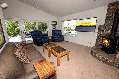 Cozy Cottage with Fireplace in South Lake Tahoe, California - South Lake Tahoe, California - glamping.directory