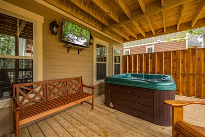 Unique Spacious Cabin with Hot-Tub and Pooltable in Gatlinburg, Tennessee - Gatlinburg, Tennessee - glamping.directory