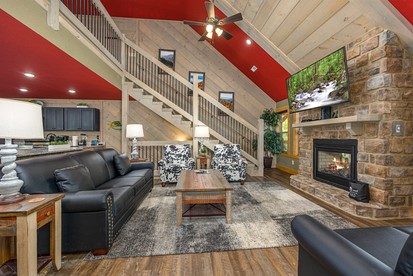 Unique Spacious Cabin with Hot-Tub and Pooltable in Gatlinburg, Tennessee - Gatlinburg, Tennessee - glamping.directory