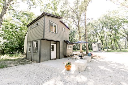 Charming Tiny House near Owensville, Missouri - Perfect for a Romantic Nature Escape - Canaan Township, Missouri - glamping.directory