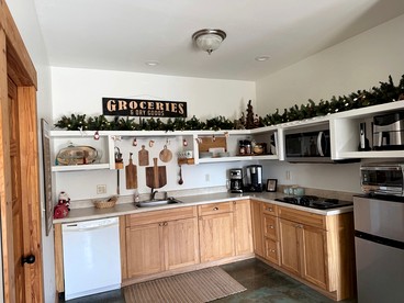 Cozy Mountain Retreat with Hot Tub and Fire Pit near Black Mountain, North Carolina - Black Mountain, North Carolina - glamping.directory