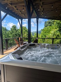 Cozy Mountain Retreat with Hot Tub and Fire Pit near Black Mountain, North Carolina - Black Mountain, North Carolina - glamping.directory