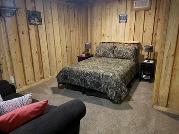Traditional Cabin Rental for a Family Getaway in Statesboro, Georgia - Statesboro, Georgia - glamping.directory