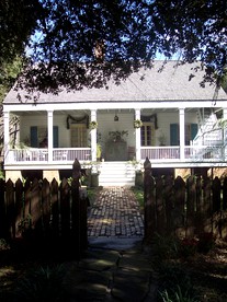 Scenic Bed and Breakfast Accommodation on Lake Martin near Lafayette, Louisiana - Breaux Bridge, Louisiana - glamping.directory