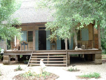 Scenic Bed and Breakfast Accommodation on Lake Martin near Lafayette, Louisiana - glamping.directory