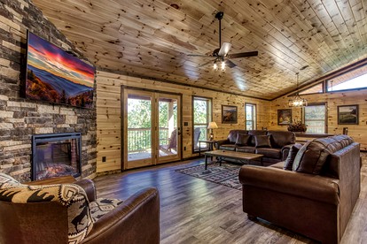 Luxury Vacation Rental with Private Home Cinema and Games Room for Families and Large Groups in Sevierville, Tennessee - Sevierville, Tennessee - glamping.directory