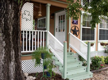 Bed and Breakfast Cottages with Irish Charm in Denton, Texas - Denton, Texas - glamping.directory