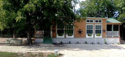 Bed and Breakfast Cottages with Irish Charm in Denton, Texas - glamping.directory