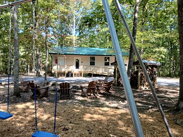 Cozy Bunkhouse for Two Nestled in the Trees near Graysville, Tennessee - Graysville, Tennessee - glamping.directory