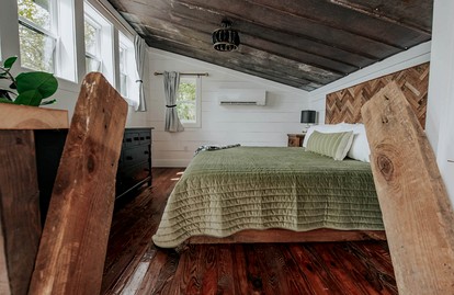Luxurious Cabin with Jacuzzi and Breathtaking Views in Georgia - Rising Fawn, Georgia - glamping.directory