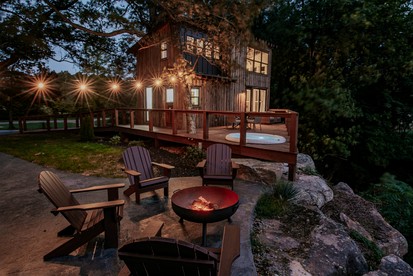Luxurious Cabin with Jacuzzi and Breathtaking Views in Georgia - glamping.directory