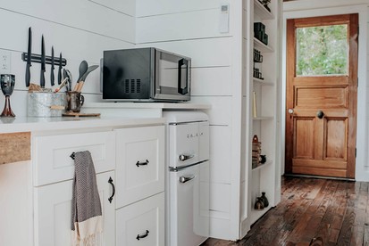 Luxurious Cabin with Jacuzzi and Breathtaking Views in Georgia - Rising Fawn, Georgia - glamping.directory