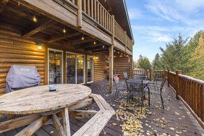 Wooden Spacious Cabin with Jacuzzi, Game Space and Fire Pit in Idaho - Island Park, Idaho - glamping.directory