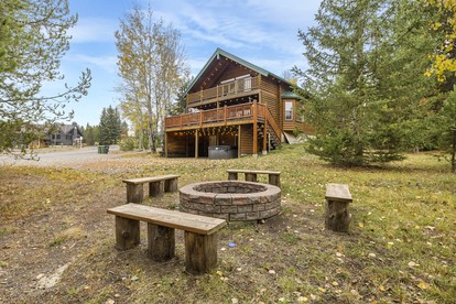 Wooden Spacious Cabin with Jacuzzi, Game Space and Fire Pit in Idaho - glamping.directory