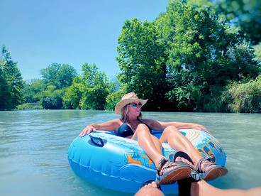 Fantastic Glamping Retreat in Texas: Comfortable and Fully-Equipped Safari Tent by the San Marcos River near Kingsbury - Kingsbury, Texas - glamping.directory