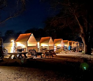 Fantastic Glamping Retreat in Texas: Comfortable and Fully-Equipped Safari Tent by the San Marcos River near Kingsbury - Kingsbury, Texas - glamping.directory