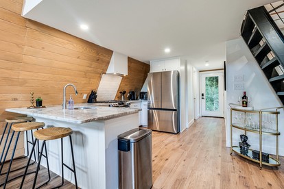 Fantastic A-Frame with Spa and Furnished Deck in Louisiana - New Iberia, Louisiana - glamping.directory