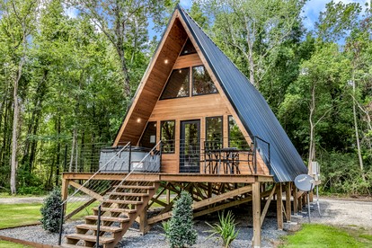 Fantastic A-Frame with Spa and Furnished Deck in Louisiana - New Iberia, Louisiana - glamping.directory