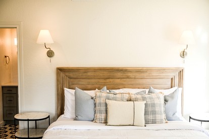 Spacious Luminous Cottage Perfect to Disconnect and Reconnect with Nature in Texas - New Braunfels, Texas - glamping.directory