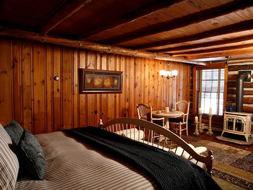 Beautiful Bedroom Suite Rental in Bed and Breakfast near Canandaigua Lake, New York - South Canandaigua, New York - glamping.directory