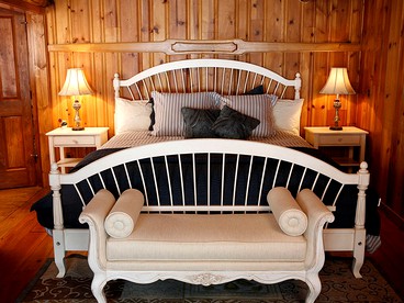 Beautiful Bedroom Suite Rental in Bed and Breakfast near Canandaigua Lake, New York - South Canandaigua, New York - glamping.directory