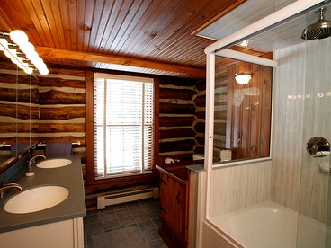 Beautiful Bedroom Suite Rental in Bed and Breakfast near Canandaigua Lake, New York - South Canandaigua, New York - glamping.directory