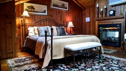 Beautiful Bedroom Suite Rental in Bed and Breakfast near Canandaigua Lake, New York - South Canandaigua, New York - glamping.directory