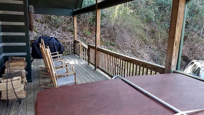 Secluded Cabin Getaway in the Mountain Town of Burnsville, North Carolina - Burnsville, North Carolina - glamping.directory