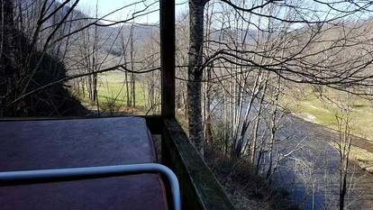 Secluded Cabin Getaway in the Mountain Town of Burnsville, North Carolina - Burnsville, North Carolina - glamping.directory