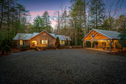 Secluded Riverfront Cabin with Hot Tub, Sauna & Private Trails near Cashiers, North Carolina - Cashiers, North Carolina - glamping.directory