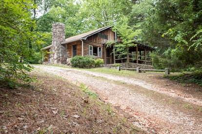 Pet-Friendly Cabin Retreat in the Ozarks of Scenic Newton County, Arkansas - glamping.directory