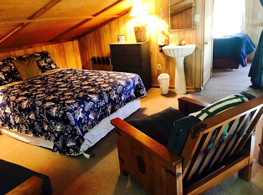 Pet-Friendly Cabin Retreat in the Ozarks of Scenic Newton County, Arkansas - Jasper, Arkansas - glamping.directory