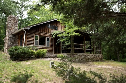 Pet-Friendly Cabin Retreat in the Ozarks of Scenic Newton County, Arkansas - Jasper, Arkansas - glamping.directory