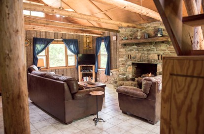Pet-Friendly Cabin Retreat in the Ozarks of Scenic Newton County, Arkansas - Jasper, Arkansas - glamping.directory