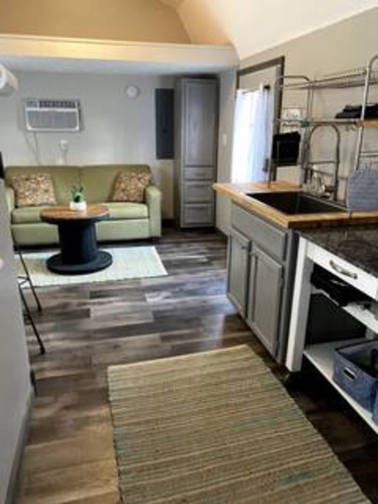 Homestead At Rocky Acres - Eureka Springs, Arkansas - glamping.directory
