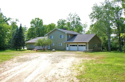 Lakefront Cottage Rental with Game Room near Ruth Lake, Minnesota - glamping.directory