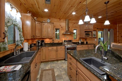 Superb Cabin Accommodation in Gatlinburg for East Tennessee Getaways - Gatlinburg, Tennessee - glamping.directory