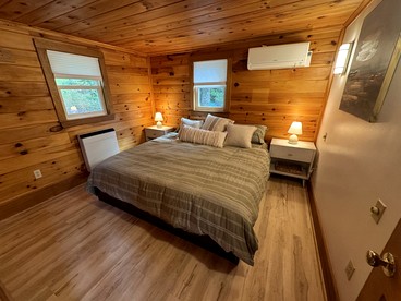 Lakefront Cabin Beautifully Design with Deck in Maine - Sidney, Maine - glamping.directory
