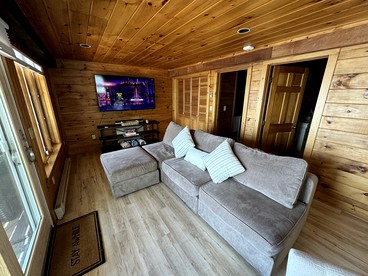 Lakefront Cabin Beautifully Design with Deck in Maine - Sidney, Maine - glamping.directory