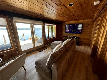 Lakefront Cabin Beautifully Design with Deck in Maine - Sidney, Maine - glamping.directory